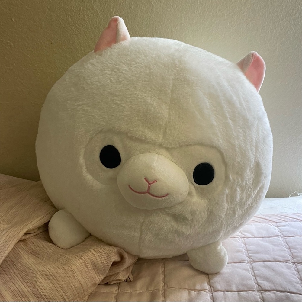 NWT new with tags Takashoji Round Mochi Soft White Llama Alpaca Plush